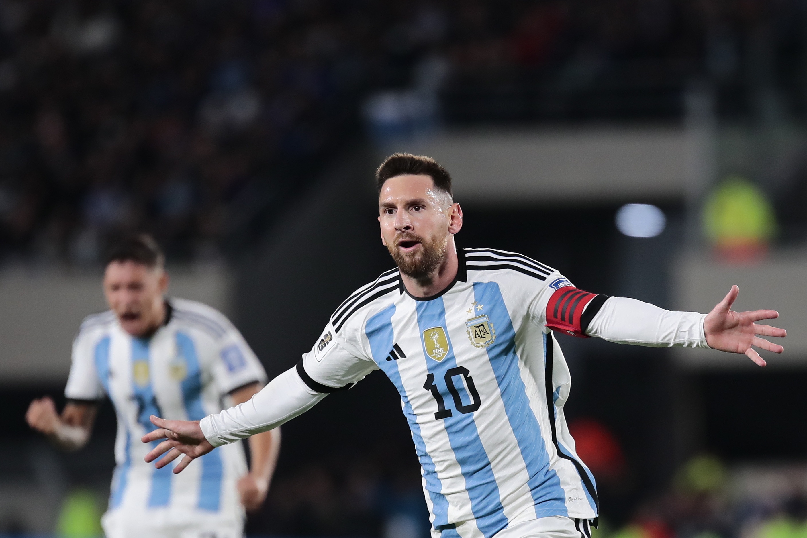 记者：阿根廷美洲杯首战门票售罄，预计7万人入场