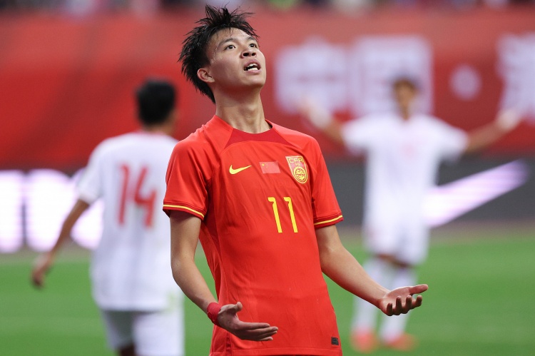 足球报：国家队既定方向是年轻化，王钰栋或许有机会被越级提拔